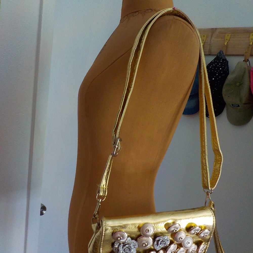 Gold Metallic CrossBody/Wristlet/Shoulder Bag - Picture 4 of 10